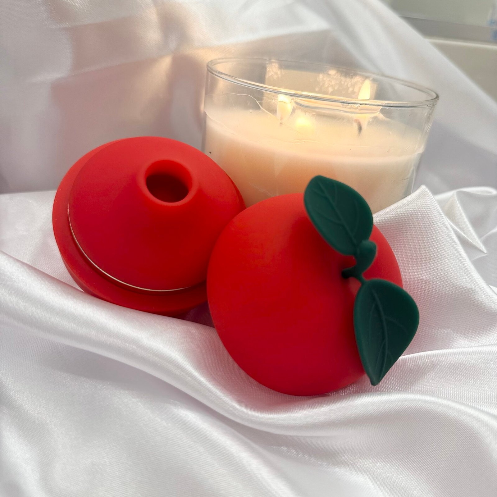 IMG_8505 apple shaped suction vibrator with green leaves design