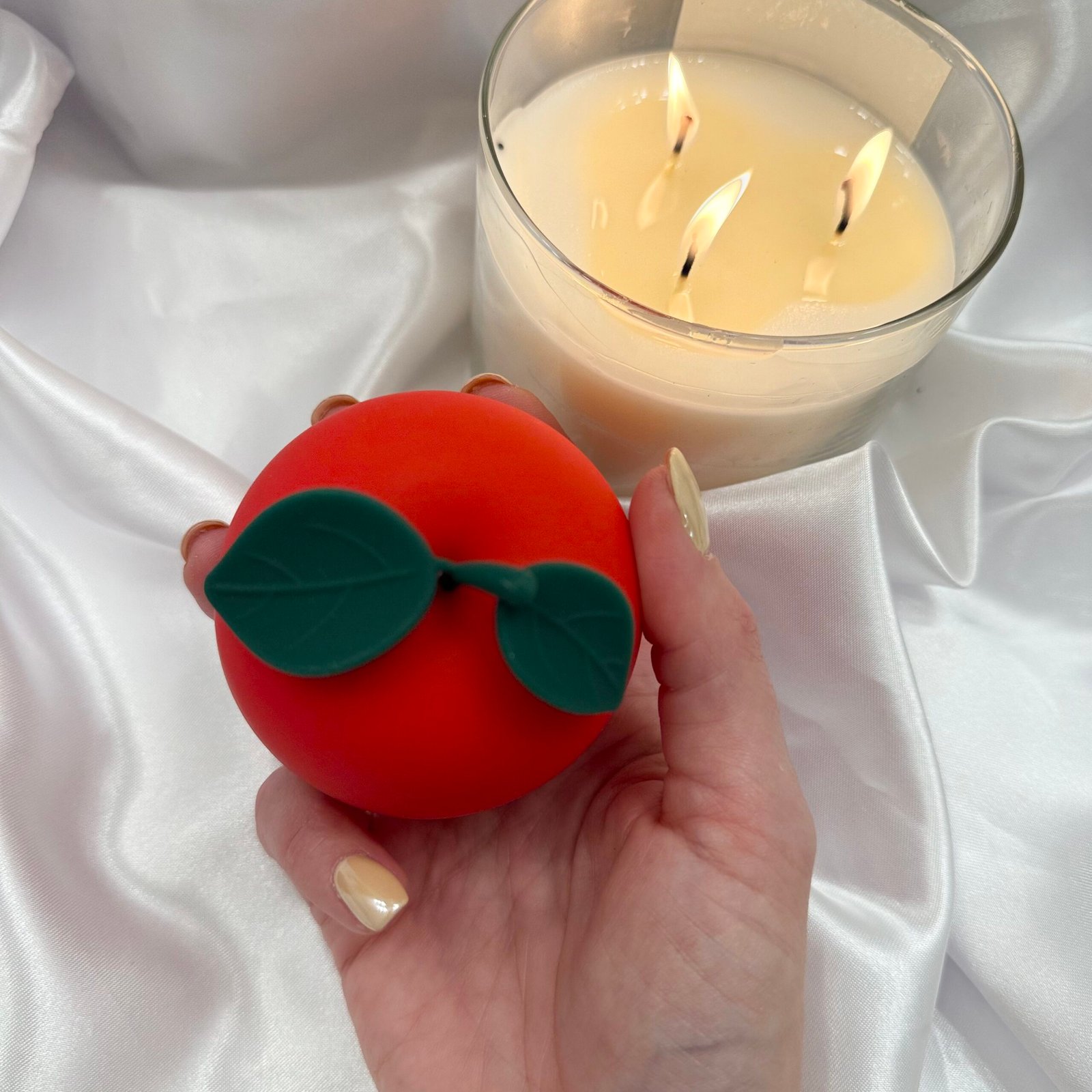 IMG_8508 apple shaped suction vibrator with green leaves design