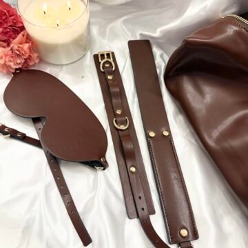 deluxe brown leather look accessory set in travel bag multi piece adjustable kit